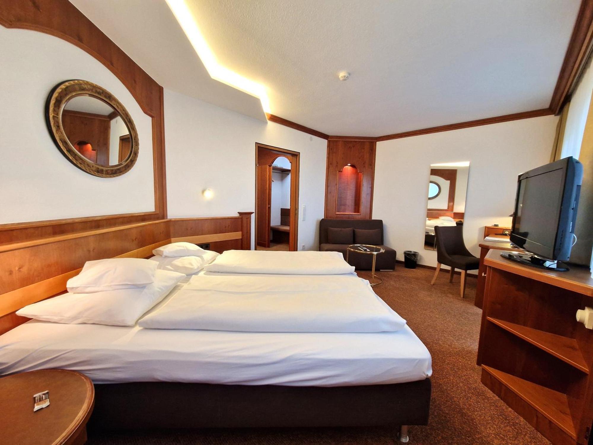 Badhotel Restaurant Stauferland Bad Boll Luaran gambar