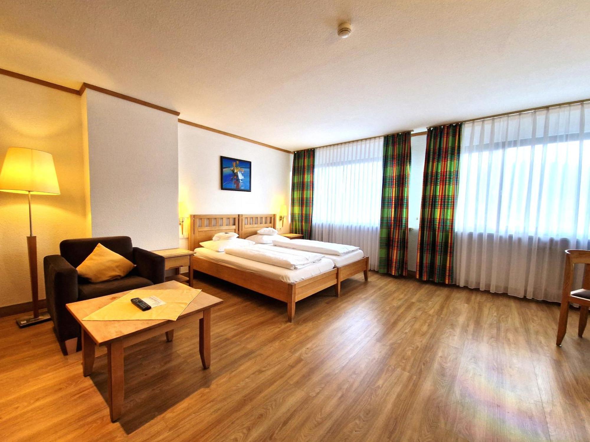 Badhotel Restaurant Stauferland Bad Boll Luaran gambar
